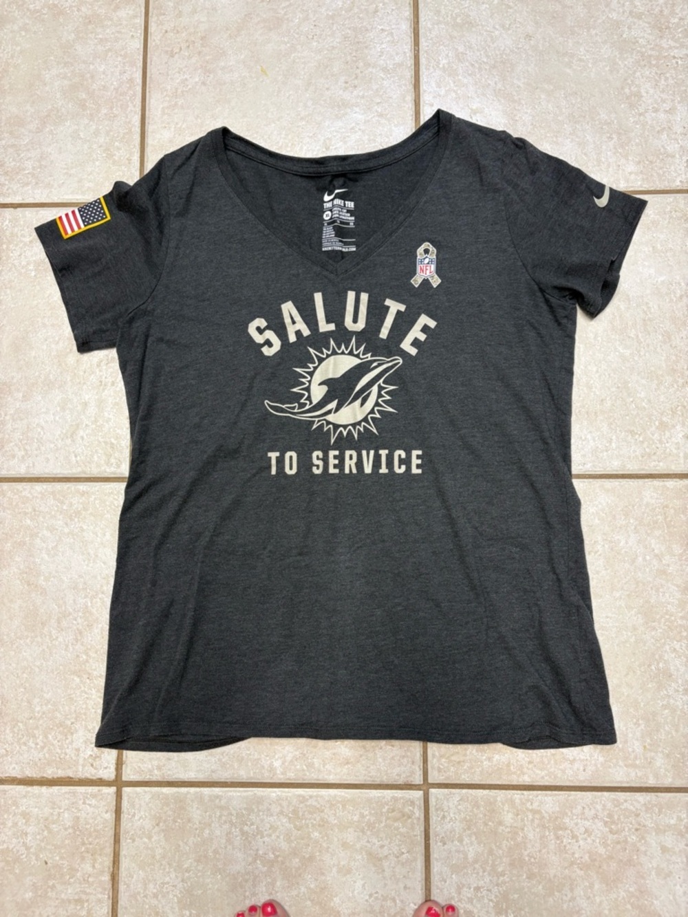 Nike Women’s Black Salute to Service Miami Dolphins V-Neck Tee. Can fit a Large